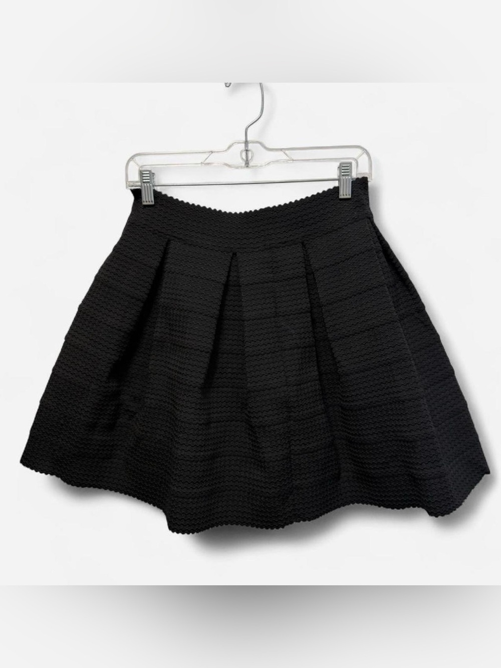 Express Black Textured Pleated Bell Mini Skirt Structured Heavy Knit Size Small
